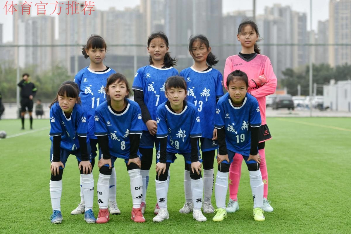 “不止于足球竞技”——女乙球队走进成都中小学校园